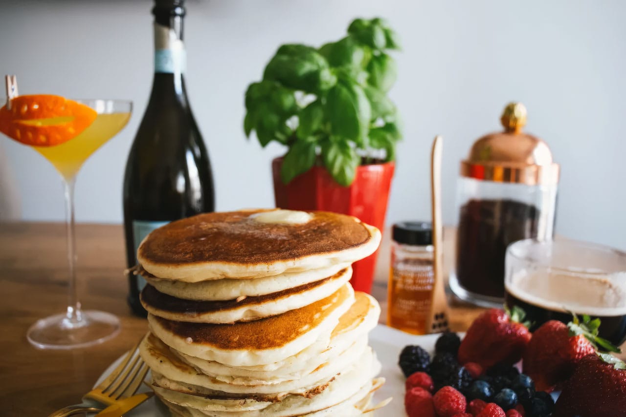 FLUFFY CHAMPAGNE PANCAKES